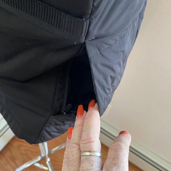 Lululemon Black Lightweight Vest PTP = 17" - Picture 8 of 9